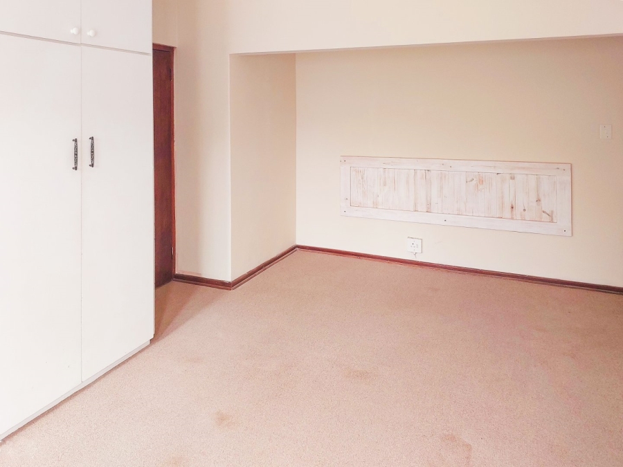 6 Bedroom Property for Sale in McDougall